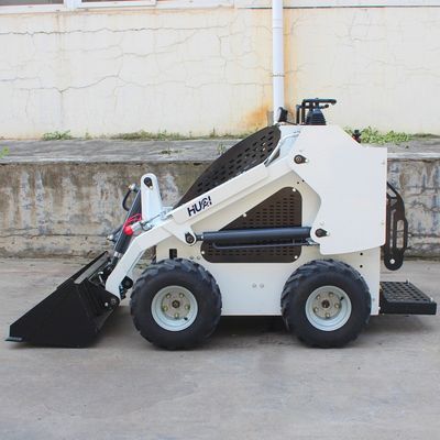 1000 kg Poids de la machine Chargeurs à roue de dérapage avec marteau de rupture et machines pour déplacer la terre