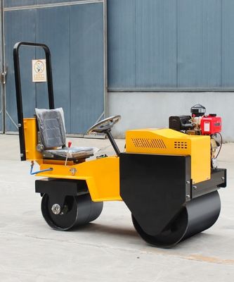 20KN Force d'excitation 70HZ Fréquence de vibration Roller routier diesel pour les besoins de compactage