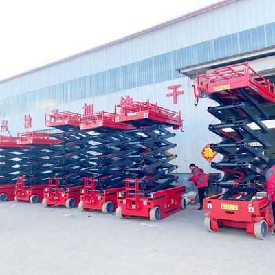 Plateforme de levage à ciseaux électriques mobiles de 900 mm d'extension pour chargeur de poids de 2000 kg en travail