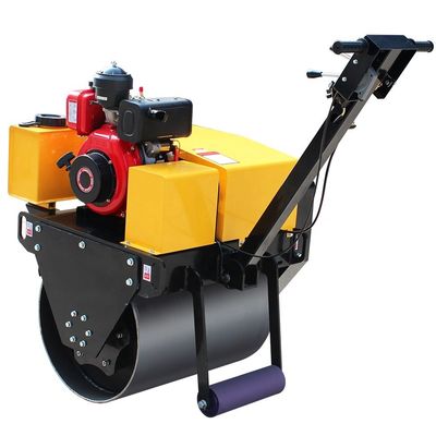 Compacteur de vibrateurs à rouleaux de petite taille avec une amplitude nominale de 0,5 mm et une vitesse de 0 à 4 km/h