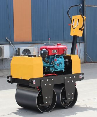 Mini 0,5 tonne double tambour vibrant routeur à rouleaux compacteur avec pompe hydraulique Kawasaki