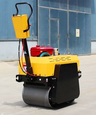 Mini 0,5 tonne double tambour vibrant routeur à rouleaux compacteur avec pompe hydraulique Kawasaki