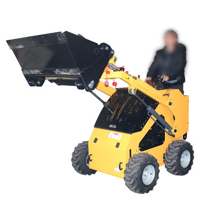 Puissant chargeur de direction mini-skid de 500 kg avec piste 15,7 kW et puissance maximale 17,1 kW