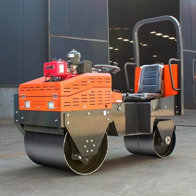 Démarrage électrique 0,8 tonne Diesel Double tambour Ride On Road Roller pour un fonctionnement en douceur