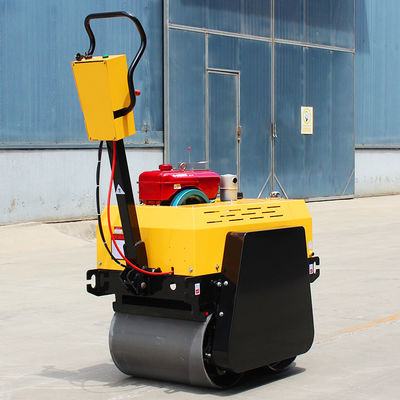 0.5 tonnes Mini rouleau compact à main avec vitesse de déplacement 0-4 km/h et pompe hydraulique Danfoss