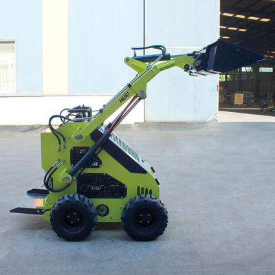 17.1 kW 23 ch / 3600 tours par minute Puissance maximale Mini-Dumper Diesel