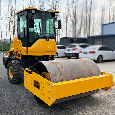 Compacteur industriel pour la construction routière à vitesse variable continue