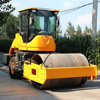 Ride On Vibratory Single Drum 6000 Kg Asphalt Route Rollers pour la mise en place de l'asphalte