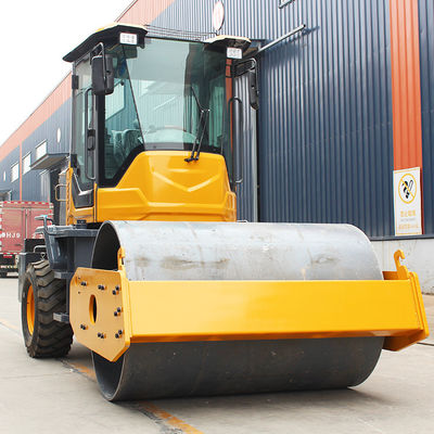 Ride On Vibratory Single Drum 6000 Kg Asphalt Route Rollers pour la mise en place de l'asphalte